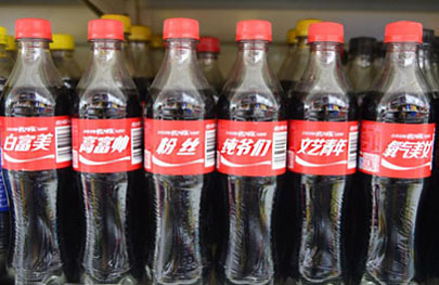 可口可乐中国市场推出卖萌新包装(中国包装设计网-包联天下，包装方案解决平台趋势等相关图片)